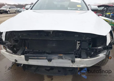 2016 Hyundai Genesis 3.8 z USA, uszkodzony, nr VIN KMHGN4JE3GU121184